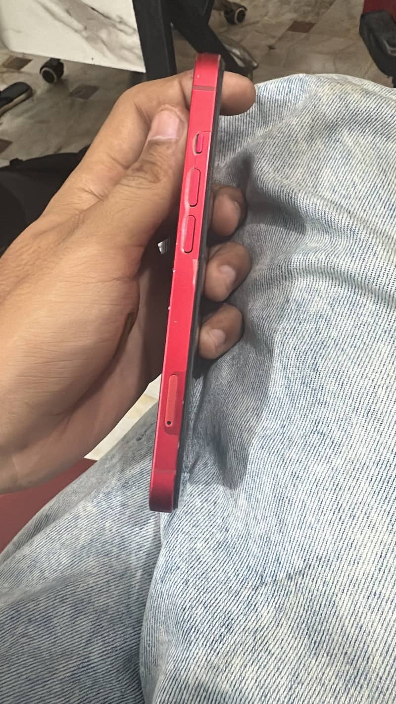 Apple iPhone 13 4