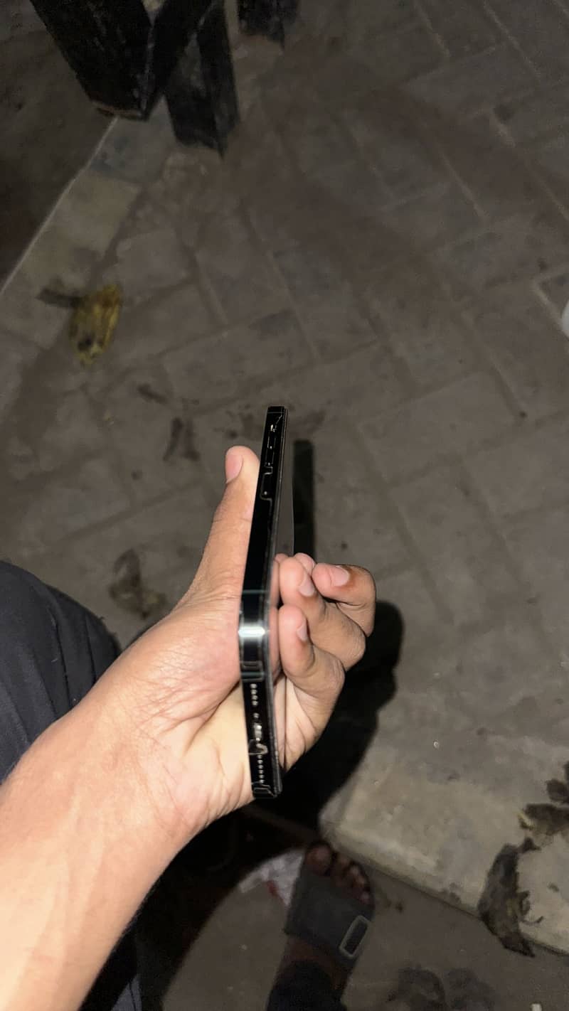 Apple iPhone 13 Pro Max 1