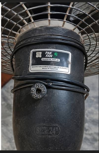 Pak Fan Pedestal