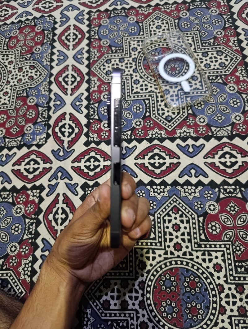 iPhone 14 Pro deep purple 3