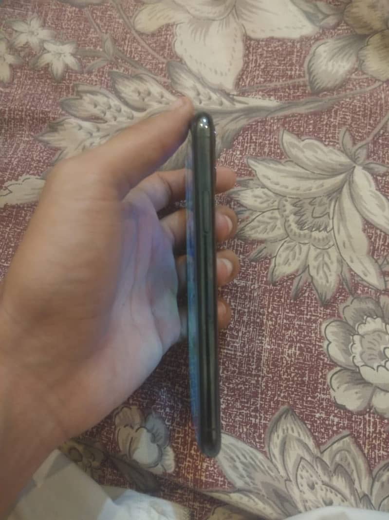 Apple iPhone 11 Pro 1