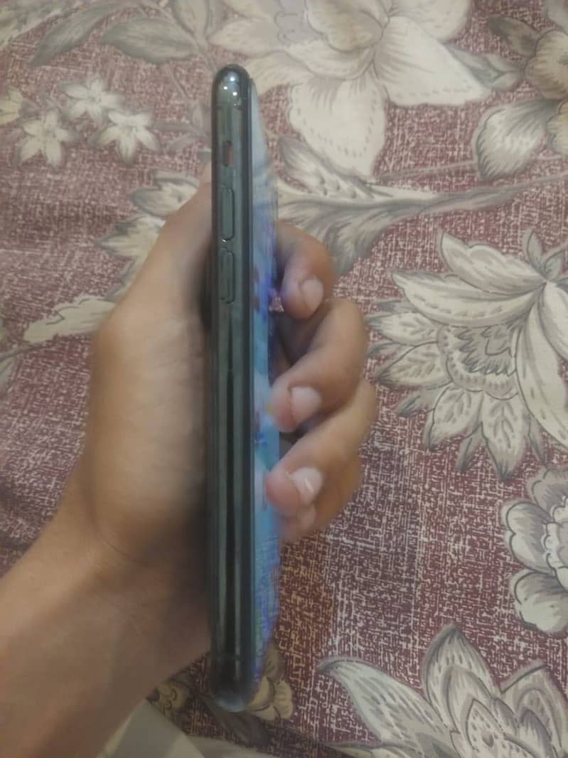 Apple iPhone 11 Pro 3