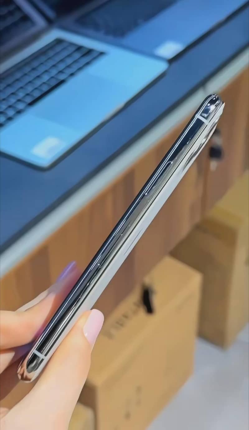 Apple iPhone 11 3