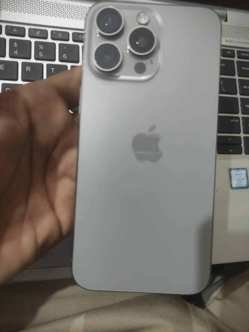 Apple iPhone 15 Pro Max 0