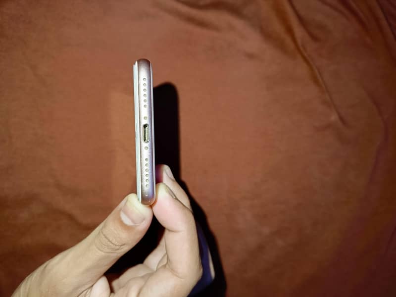 Apple iPhone 8 3