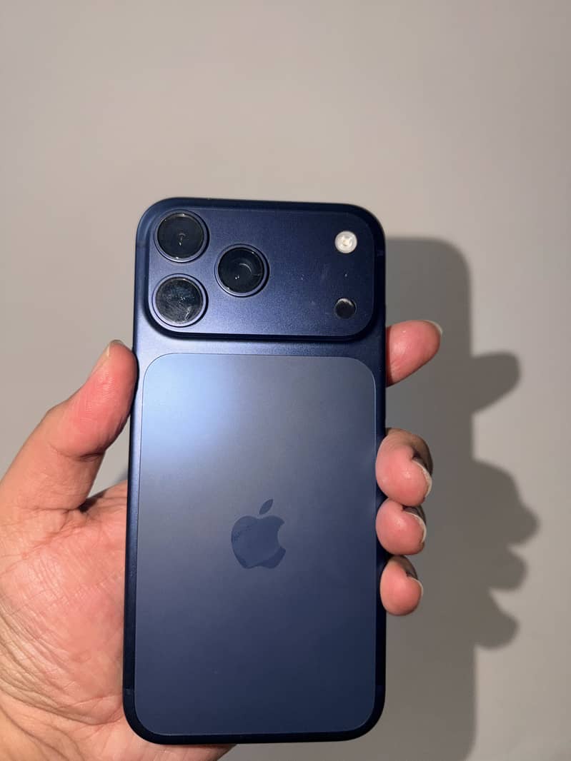 Apple iPhone 17 Pro Max 1