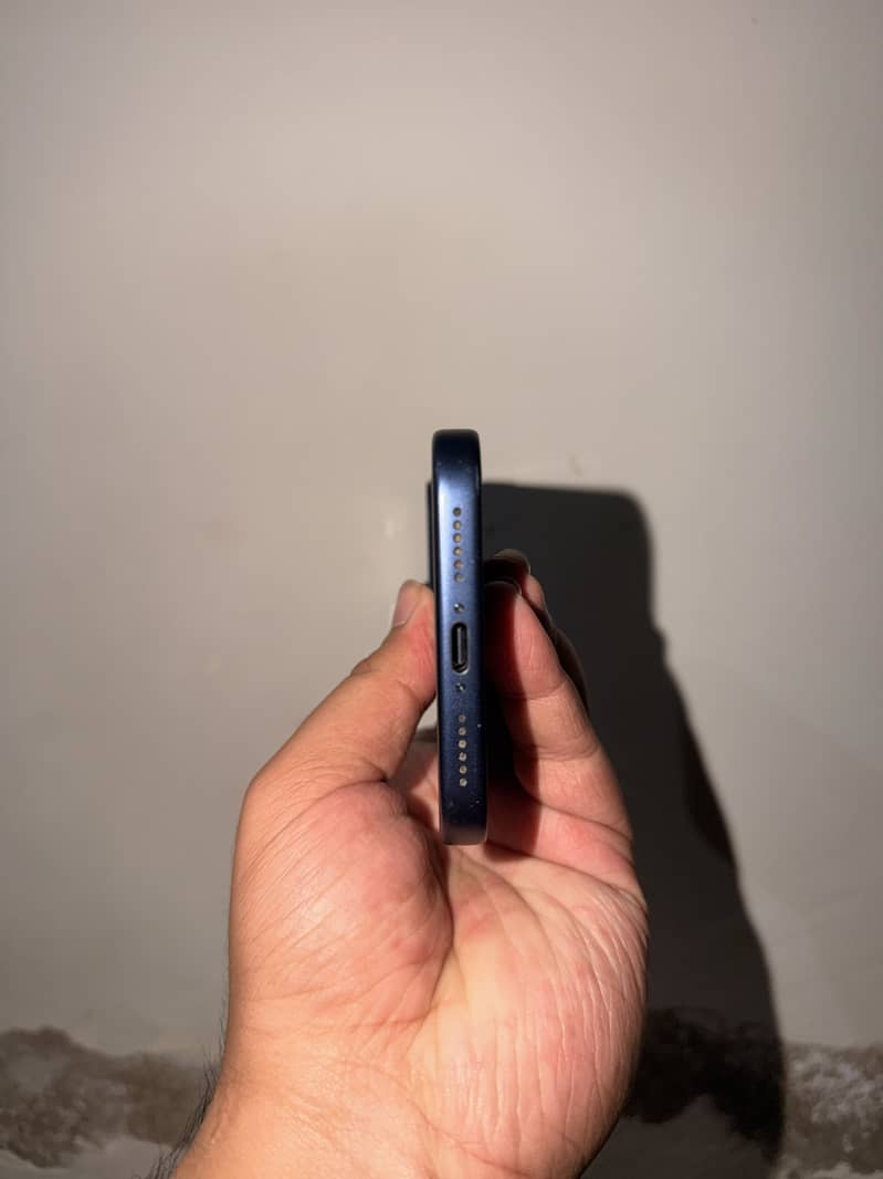 Apple iPhone 17 Pro Max 4