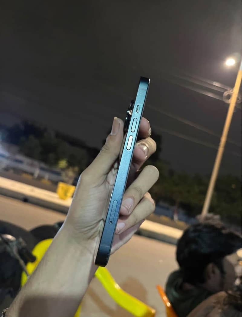 Apple iPhone 13 1
