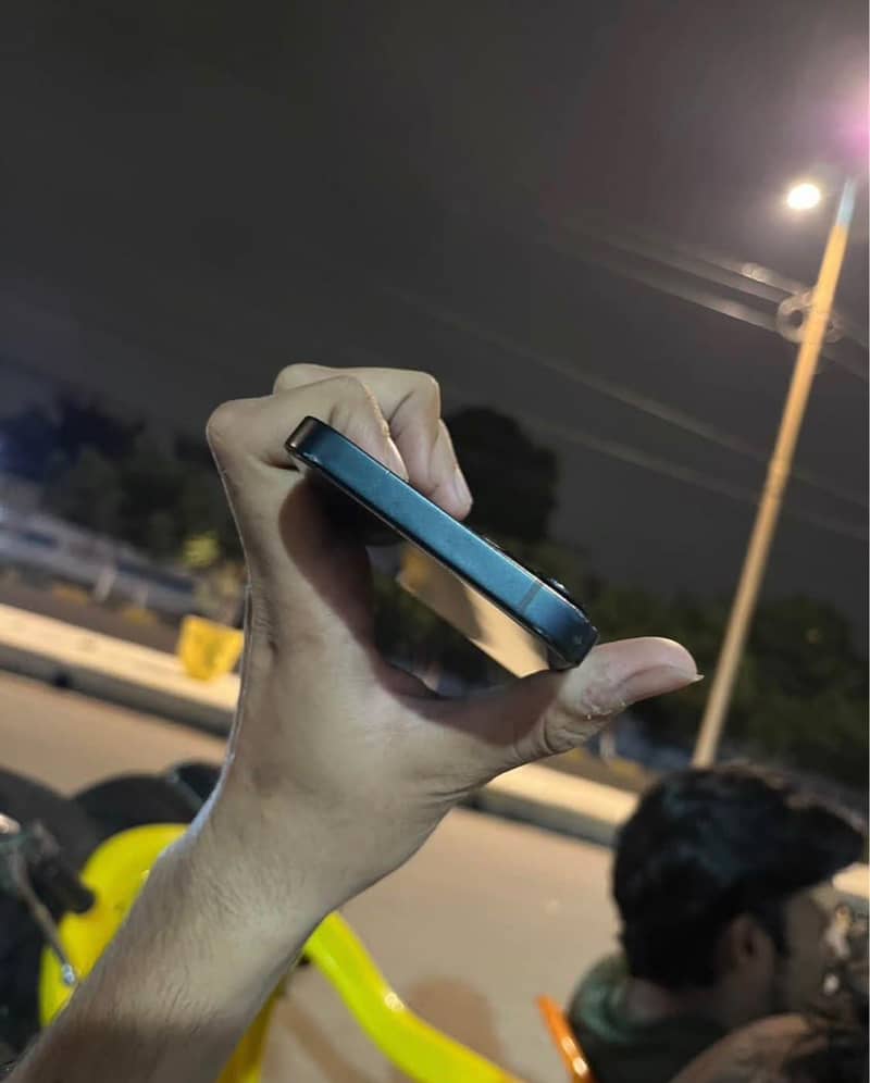 Apple iPhone 13 2