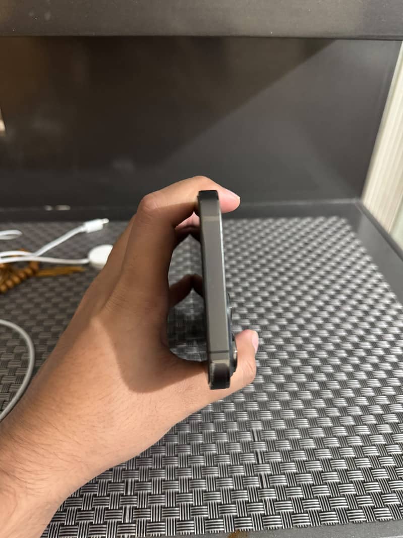 Apple iPhone 13 Pro Max 2