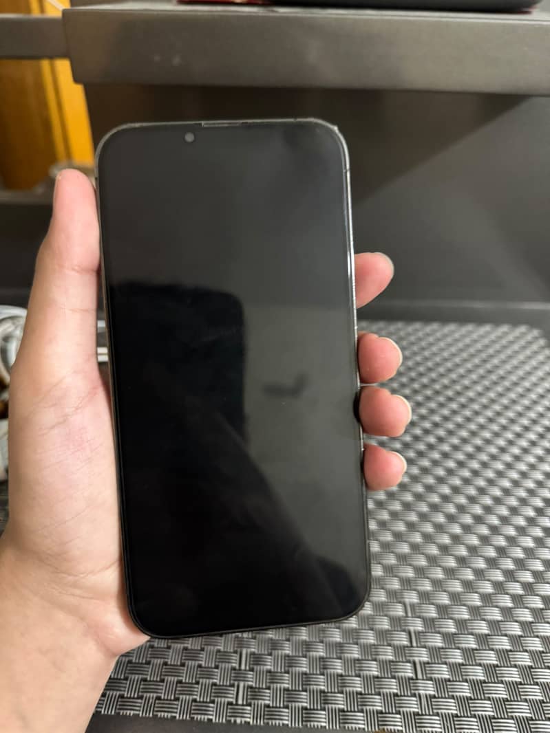 Apple iPhone 13 Pro Max 4
