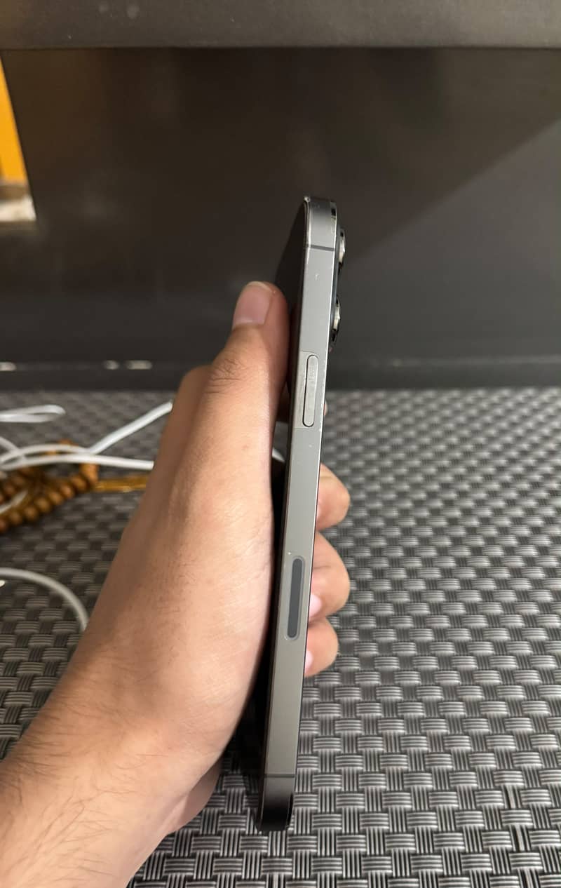 Apple iPhone 13 Pro Max 6
