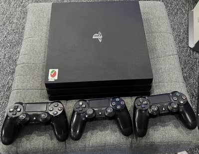 PS4 PRO 1TB JAILBREAK WITH 3 ORIGINAL CONTROLLERS