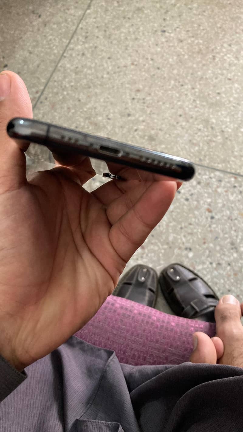 Apple iPhone XS 6
