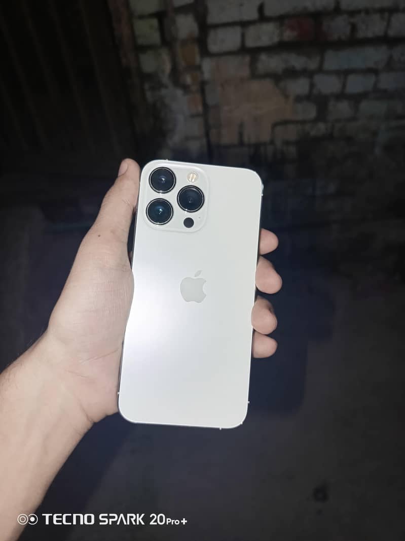 Apple iPhone 13 2