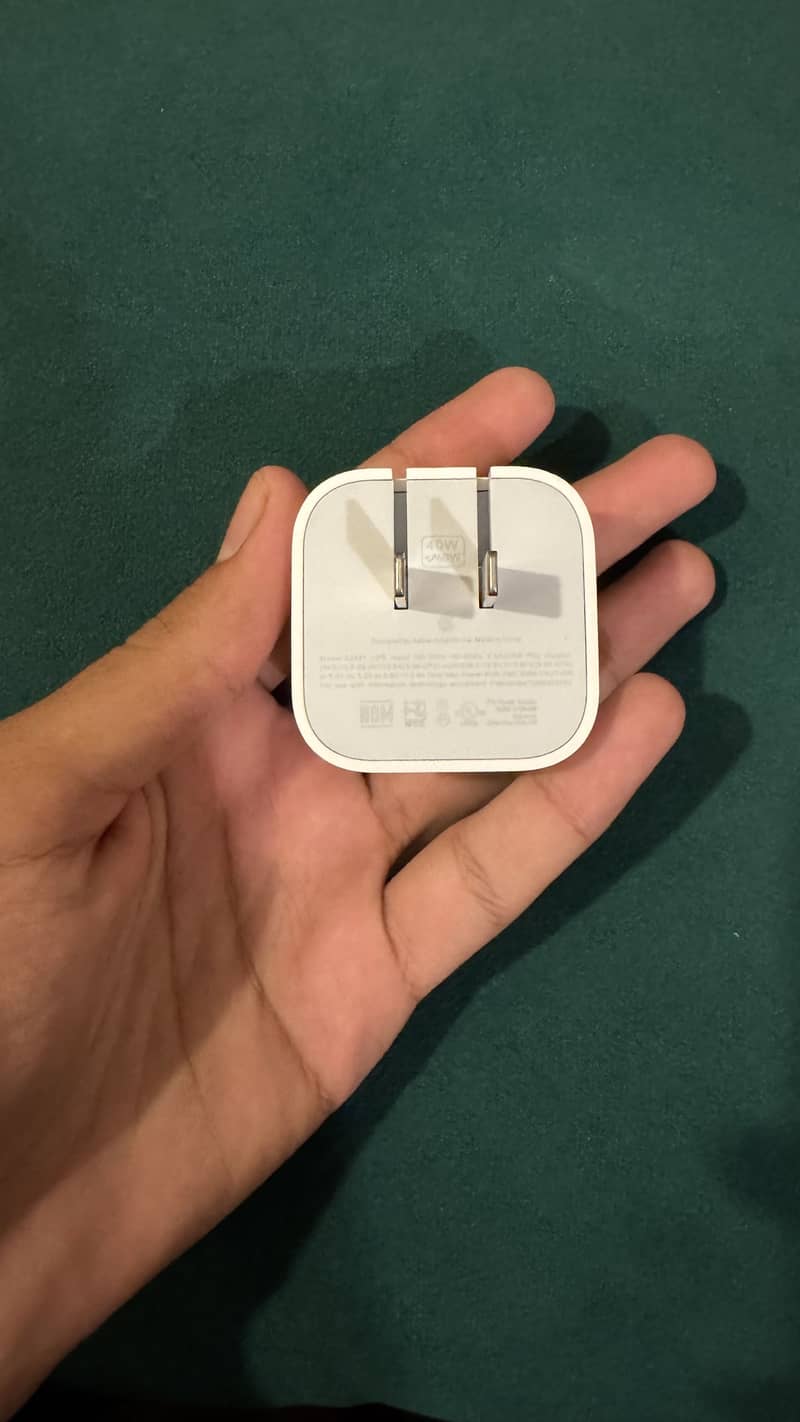Apple adopter 2