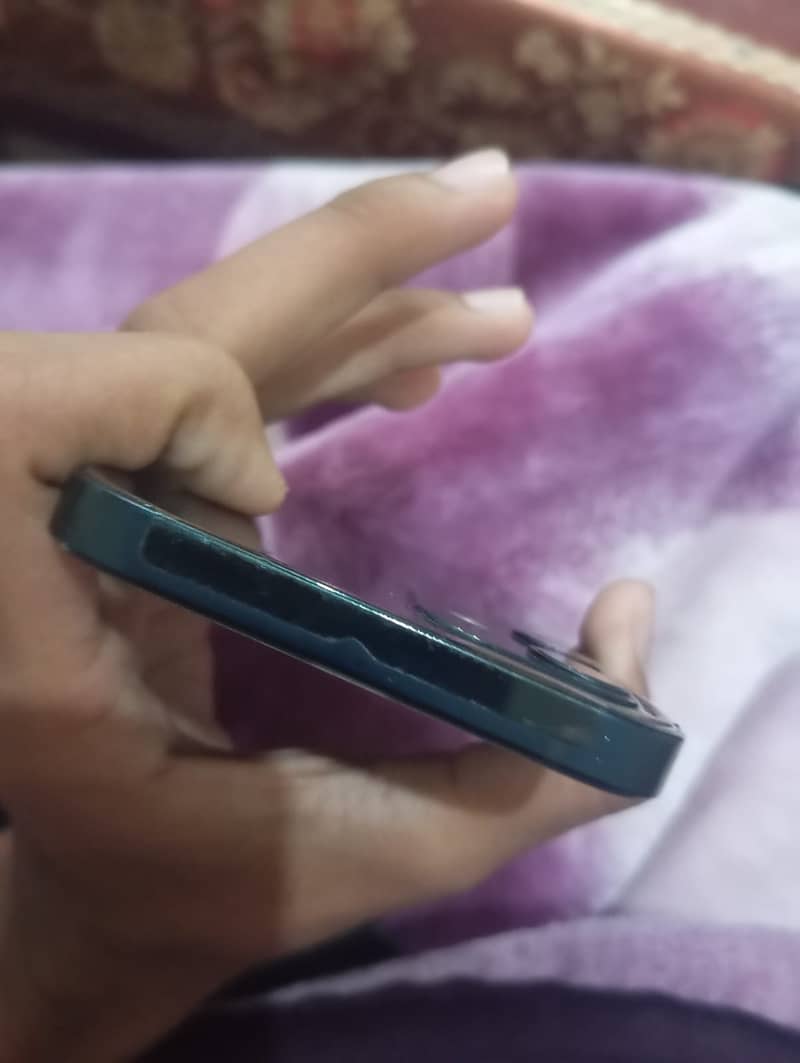 Apple iPhone 12 2