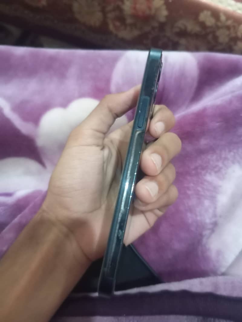Apple iPhone 12 3