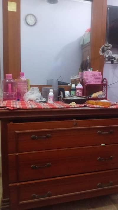 Dresser with 3 drawer