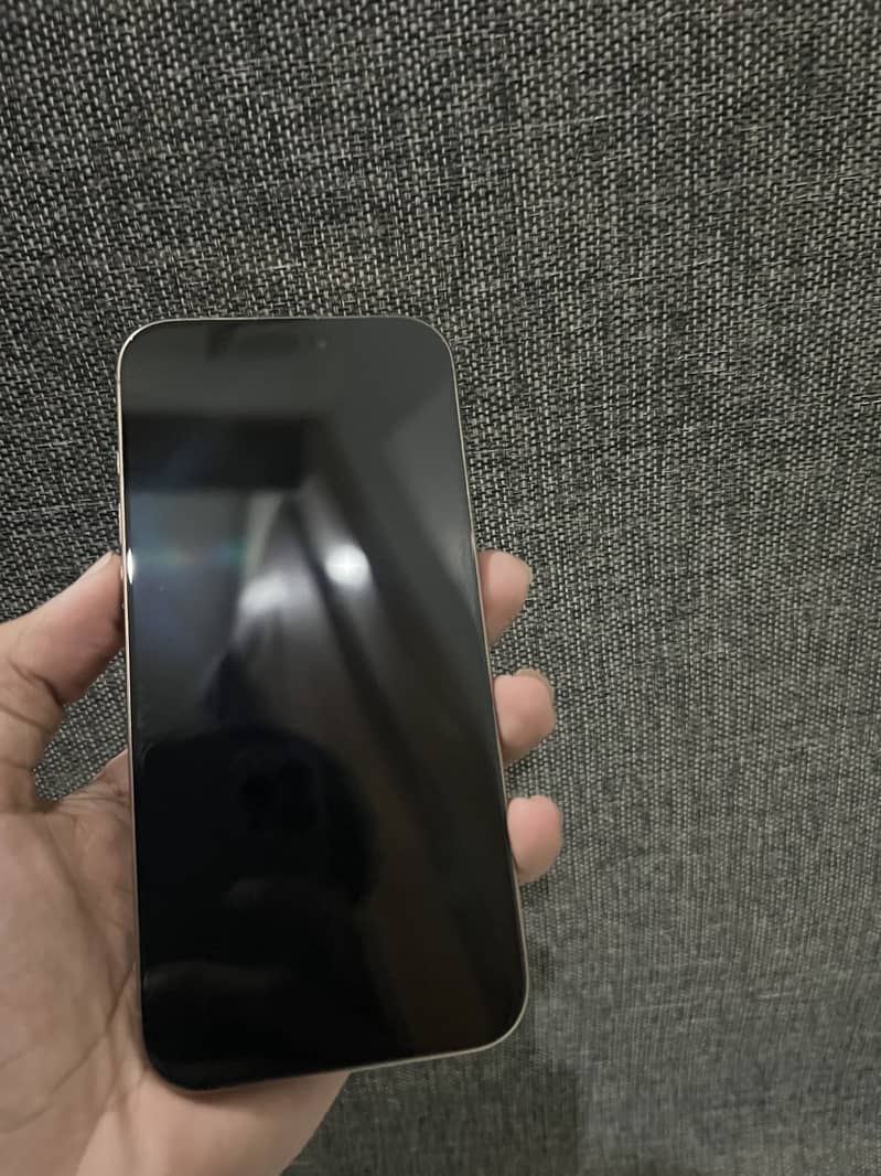 Apple iPhone 16 Pro Max 3