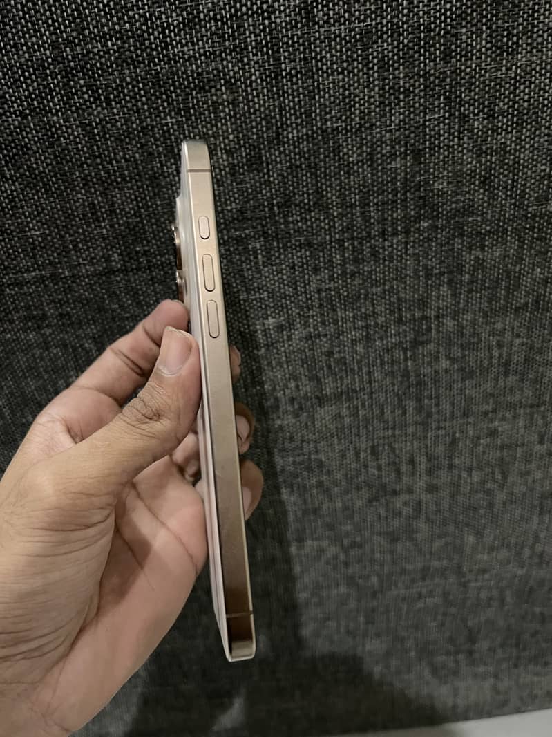 Apple iPhone 16 Pro Max 5