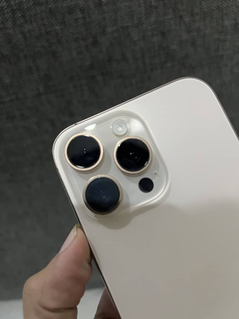 Apple iPhone 16 Pro Max 6