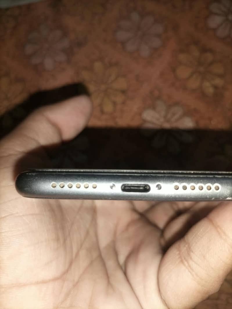 Apple iPhone 11 with box 1