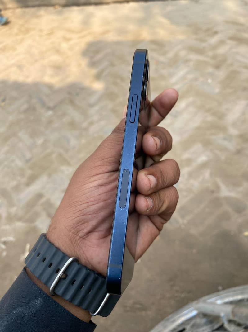 Apple iPhone 12 2