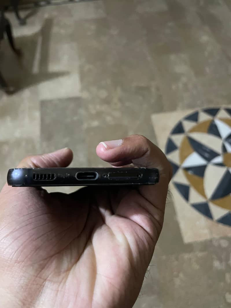 Samsung Mobile S22 5