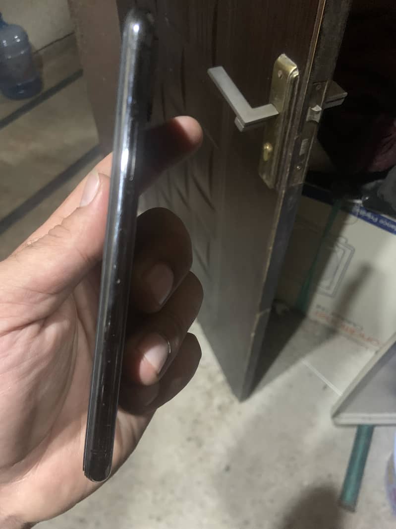Apple iPhone XS 5
