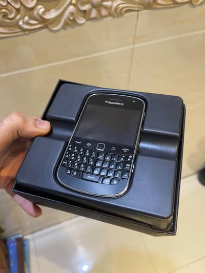 BlackBerry Bold 9000 limited edition absolute perfect condition10/10