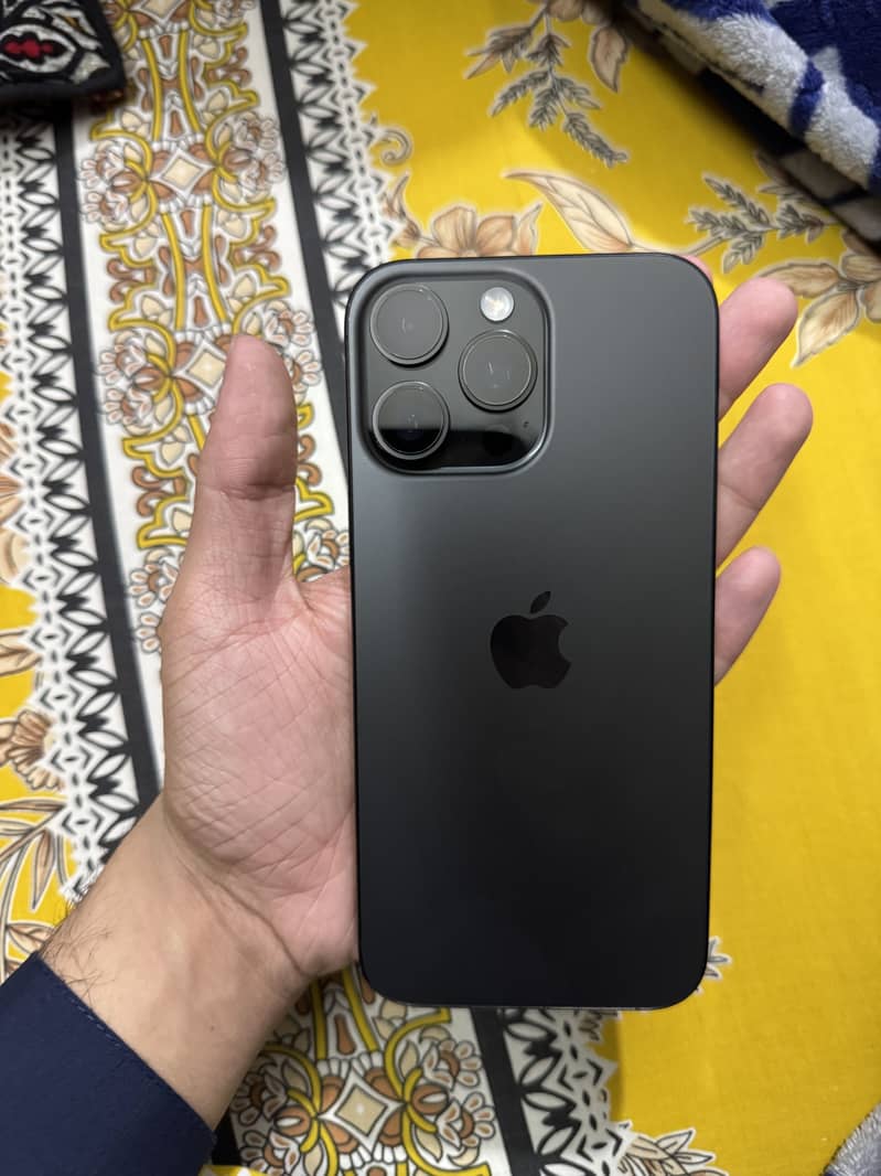 Apple iPhone 16 Pro Max 1