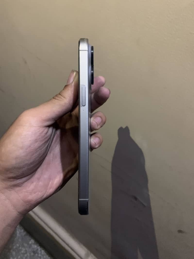 Apple iPhone 15 Pro Max 2