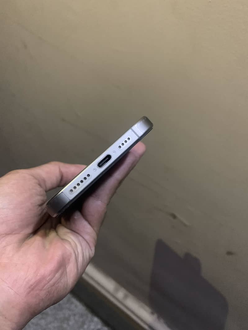 Apple iPhone 15 Pro Max 5