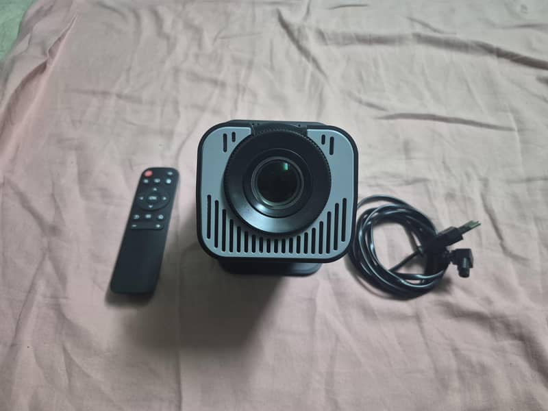Magcubic HY320 Android Mini projector 1