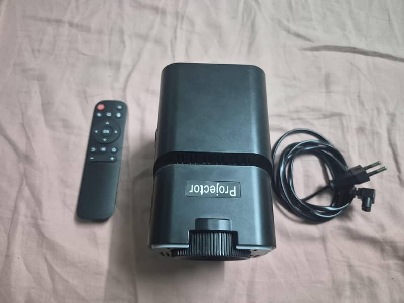 Magcubic HY320 Android Mini projector 2