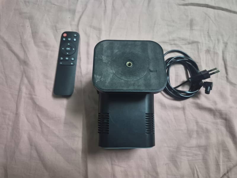 Magcubic HY320 Android Mini projector 3