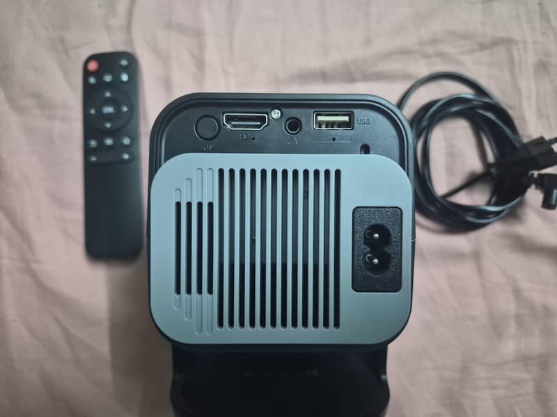 Magcubic HY320 Android Mini projector 4