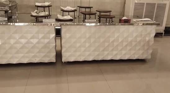 Marquis hole sale table