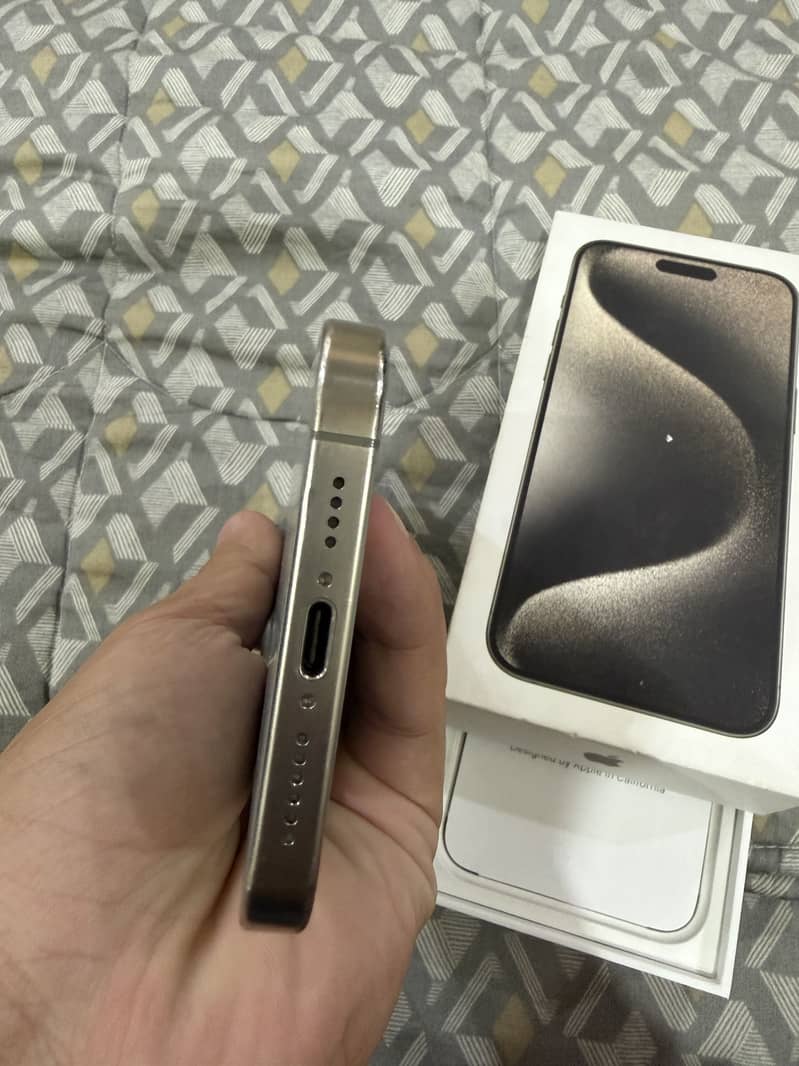 Apple iPhone 15 Pro Max 2