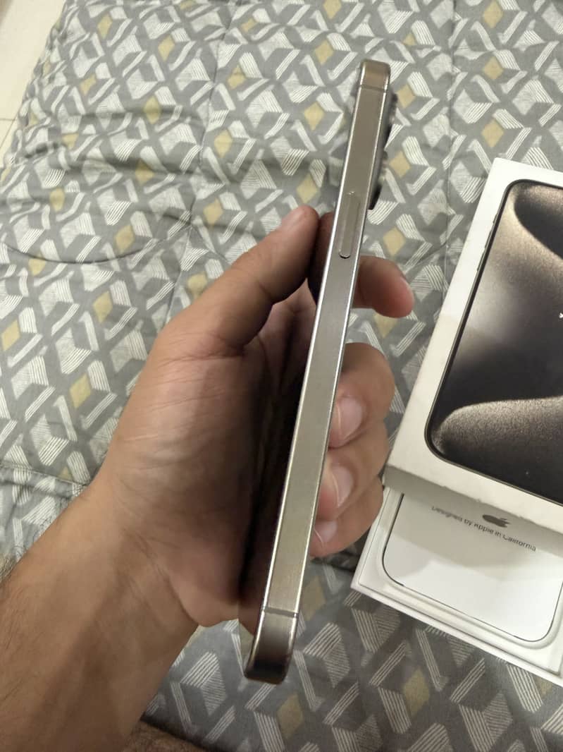 Apple iPhone 15 Pro Max 3