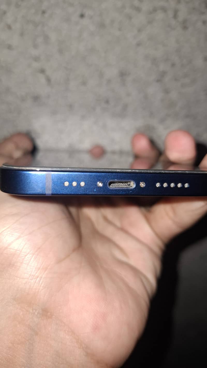 Apple iPhone 12 4