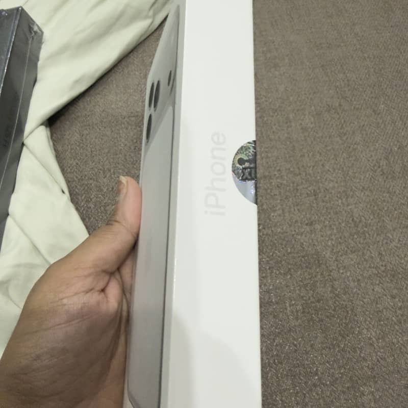 Apple iPhone 17 Pro Max 2