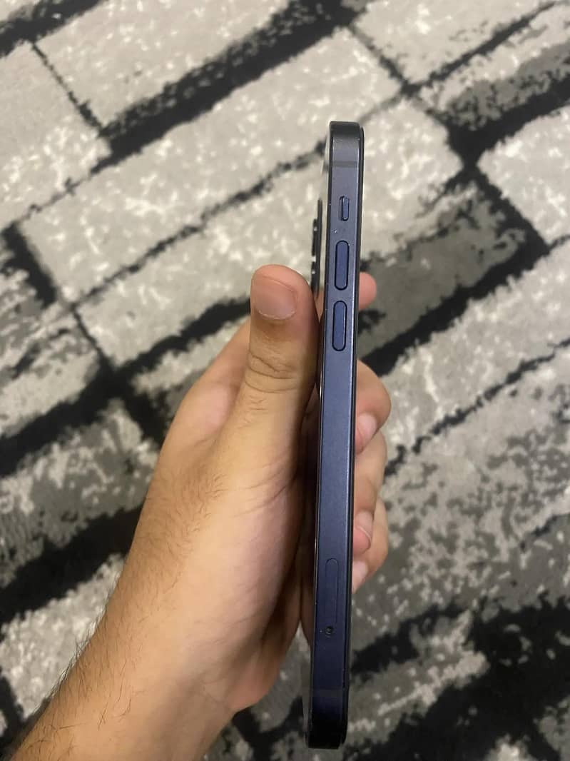 Apple iPhone 12 2