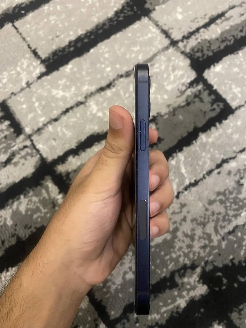 Apple iPhone 12 3