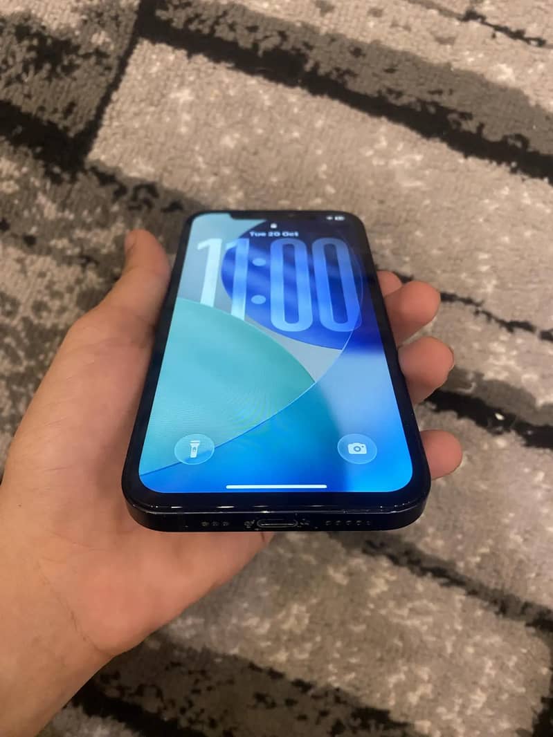 Apple iPhone 12 4