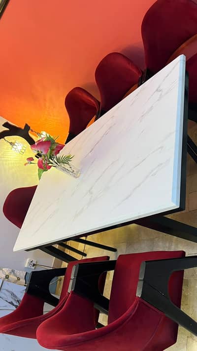Stylish, luxurious and brand new six seater dining table.