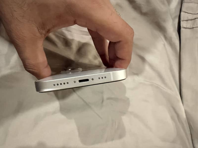 Apple iPhone 14 3