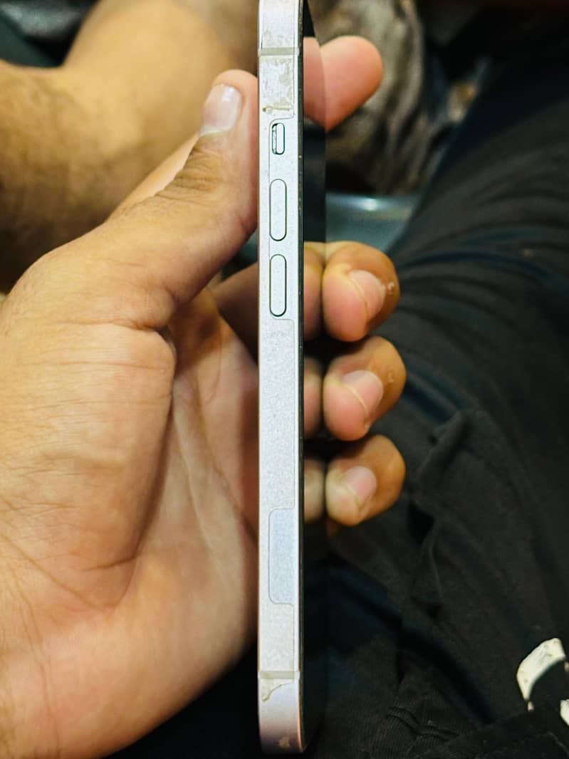 Apple iPhone 14 3
