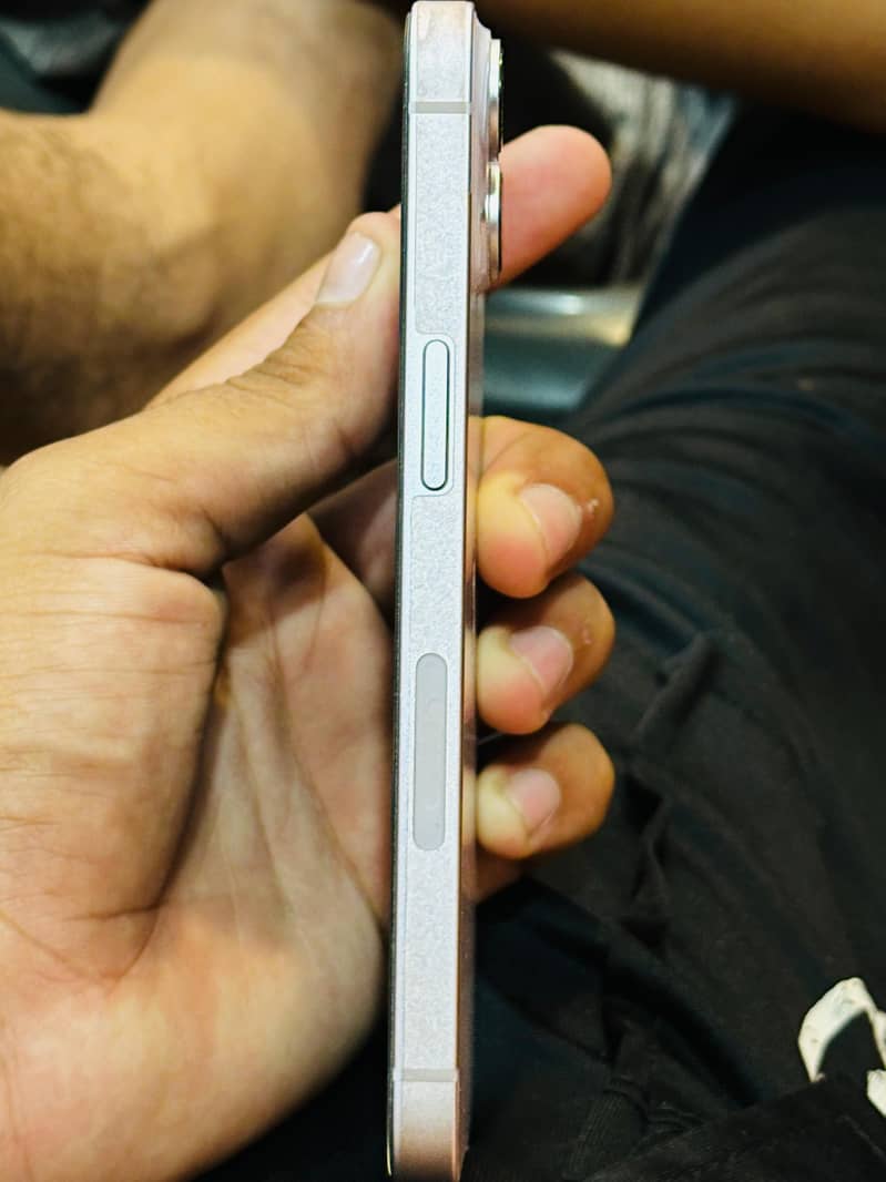 Apple iPhone 14 4